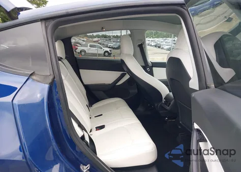 2021 Tesla Model Y Long Range Dual Motor All-Wheel Drive z USA, uszkodzony, nr VIN 5YJYGDEE8MF066264